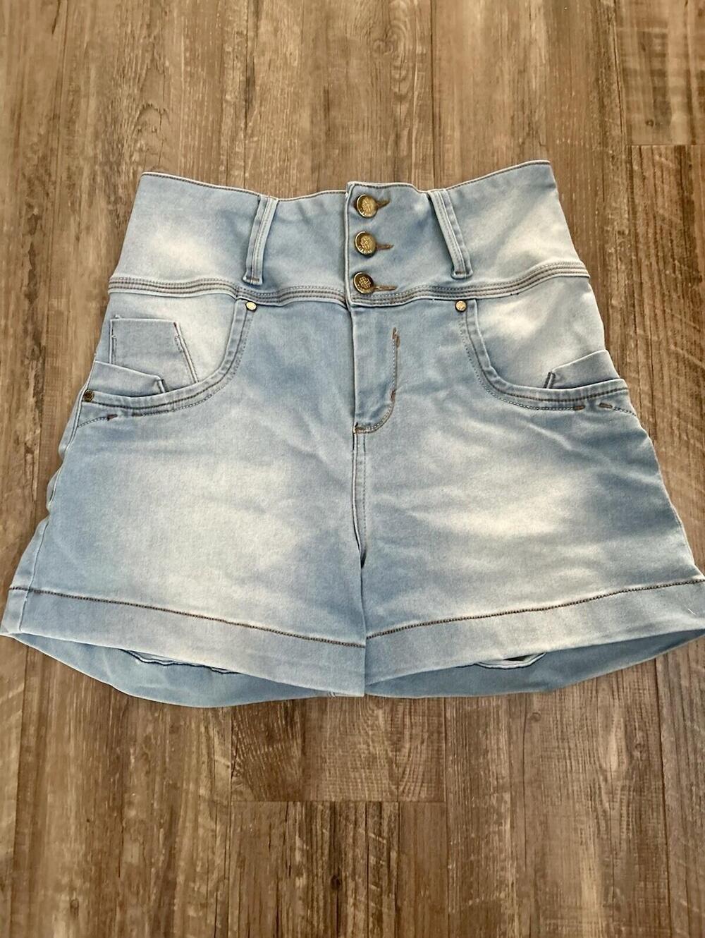 Tissini Women’s Light Wash Shorts W/Buttons, Cuffed Legs, Colombian Style Sz 7